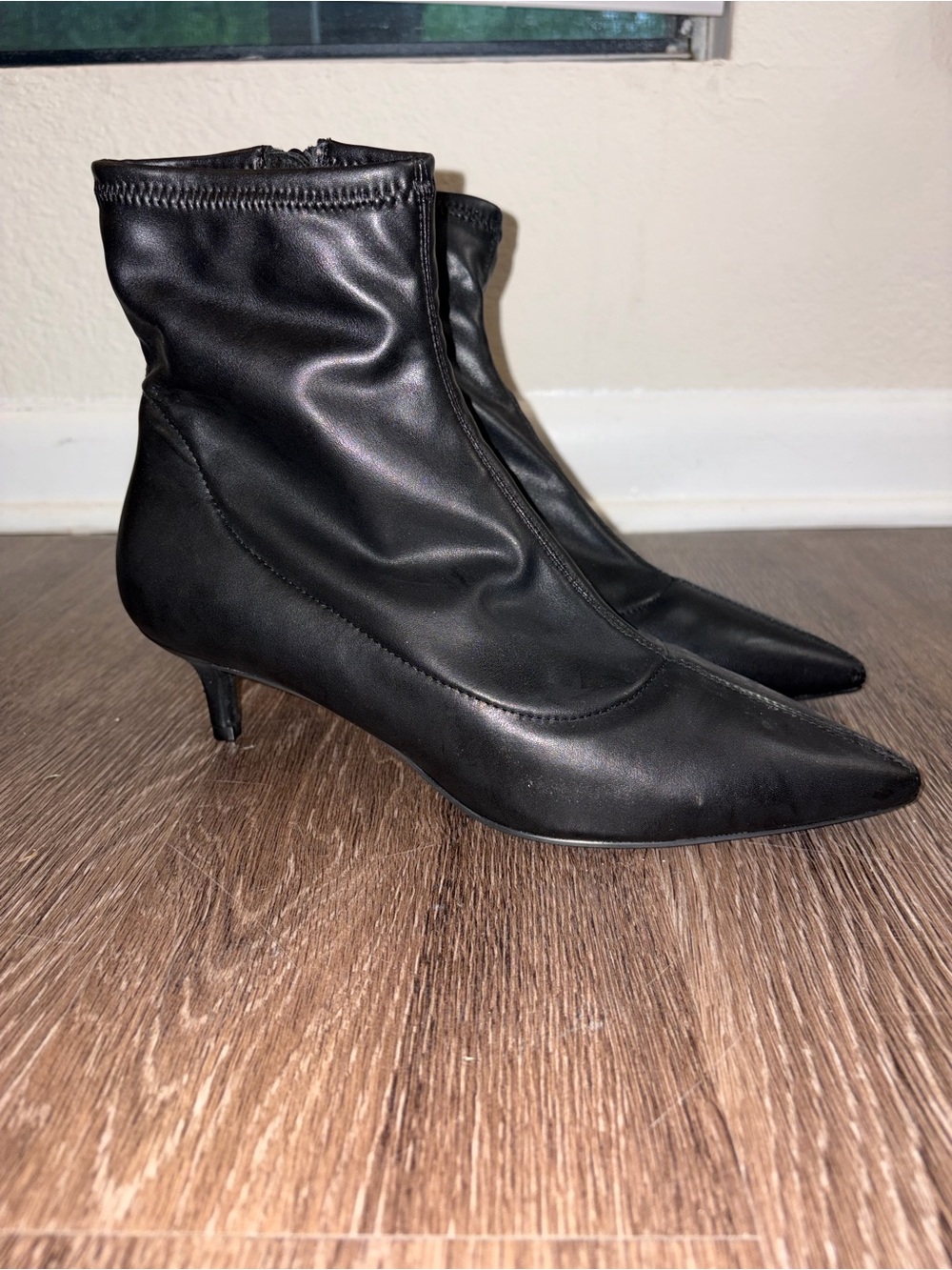 Free People Women's Black Pointed Kitten Heel Sz 39 8.5-9